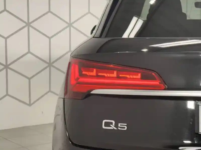 Audi Q5 50 tfsie 299 s tronic 7 quattro — photo 31