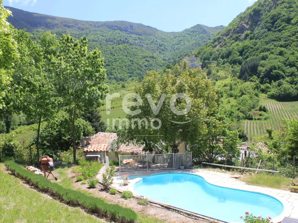 Authentique maison provençale avec piscine.