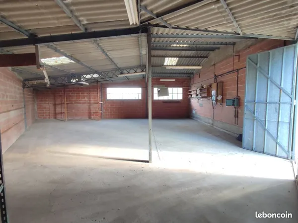 Local professionnel 110m²