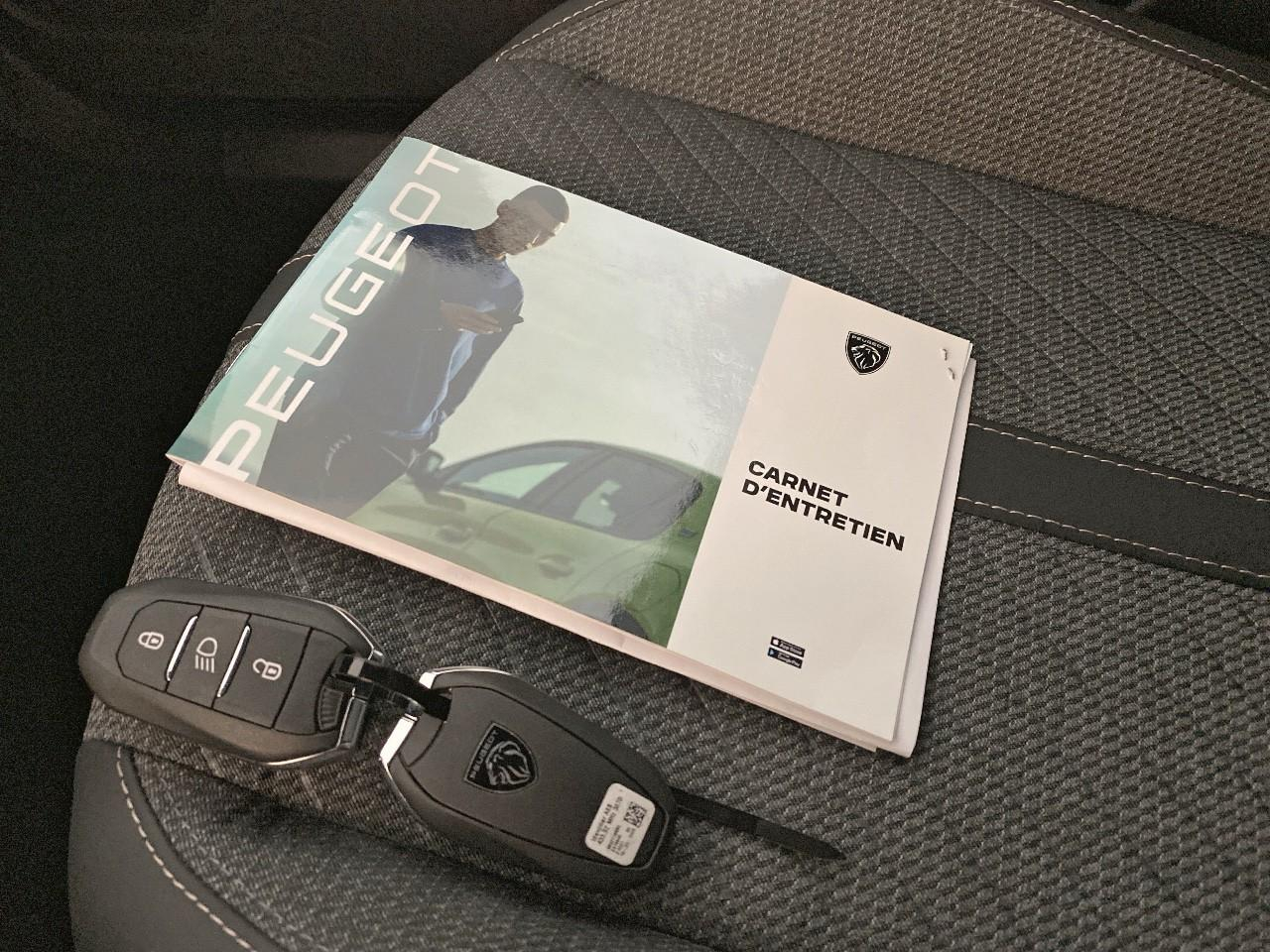Peugeot 2008 hybrid 145 ch e-dcs6 allure — photo 18