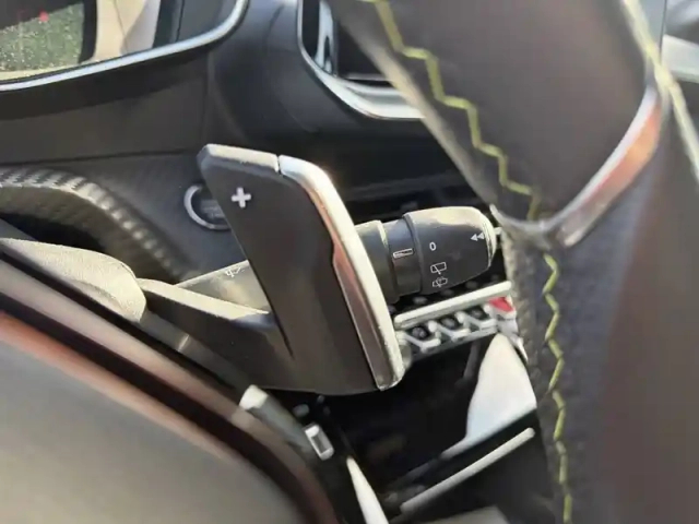 Peugeot 208 puretech 100 s&amp;s eat8 — photo 21