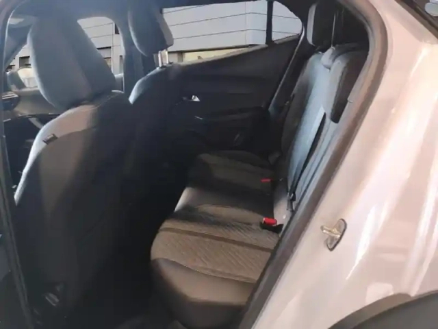 Peugeot 2008 turbo 100 ch bvm6 allure — photo 23