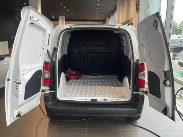 Peugeot Partner m 800kg electrique 136ch batterie 50 kwh — photo 5