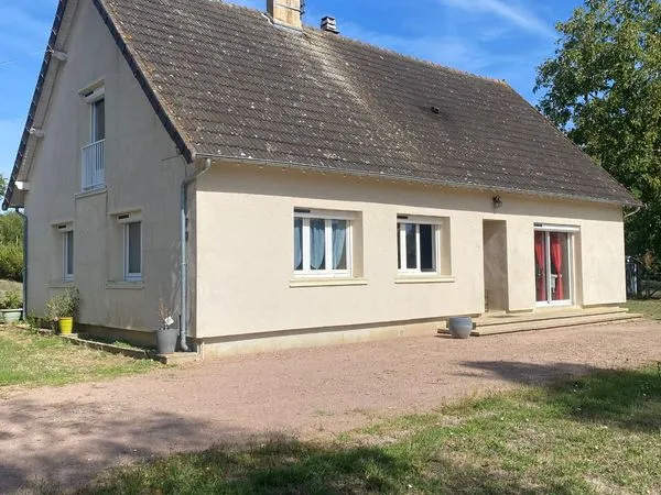 EXCLUSIF, AINAY LE CHATEAU, Maison avec garage double et jardin