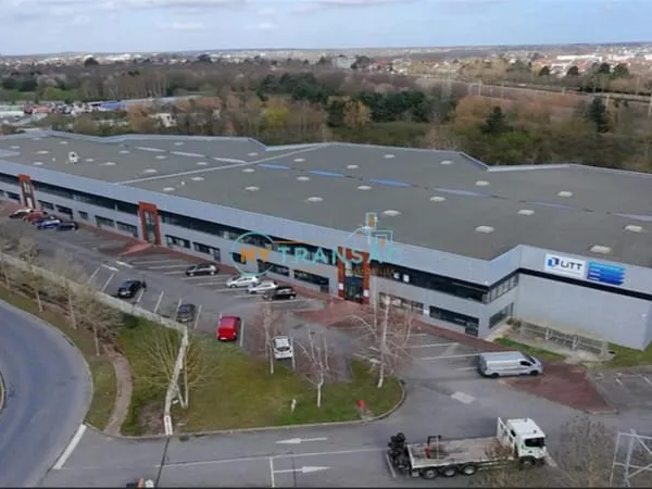 Combs A LOUER 3 299m² divisible à partir de 1 364m²