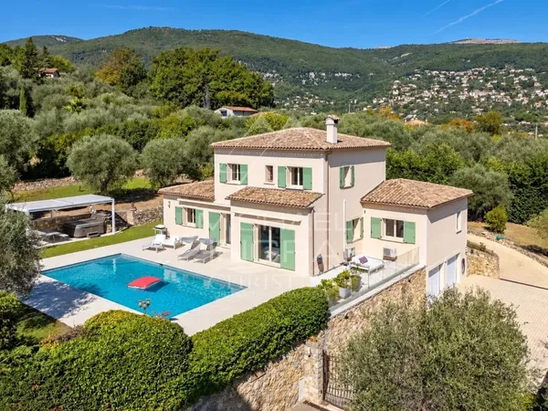 Villa avec piscine à Grasse, à 5 minutes d'Opio - 340 m² - Terrain de 5 000 m²
