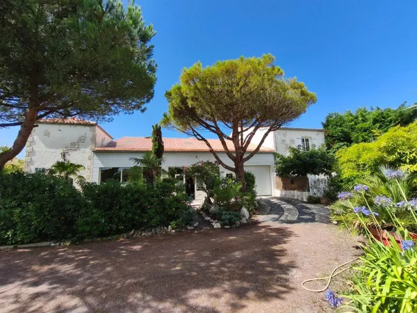 Maison 14 pièces 400 m²