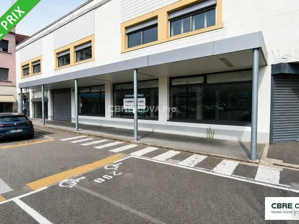 Local commercial 880 m²