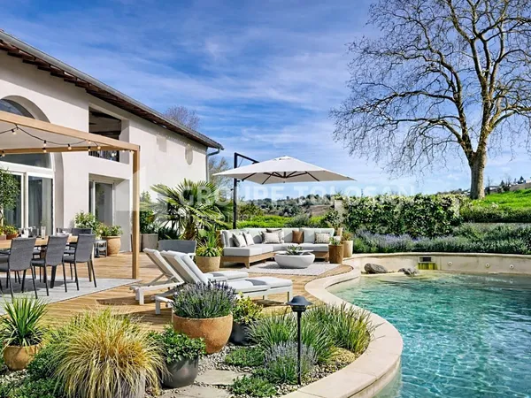 Maison 5 pièces 286 m²
