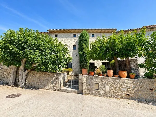 Maison en pierre Lussan, 125 m2 avec piscine