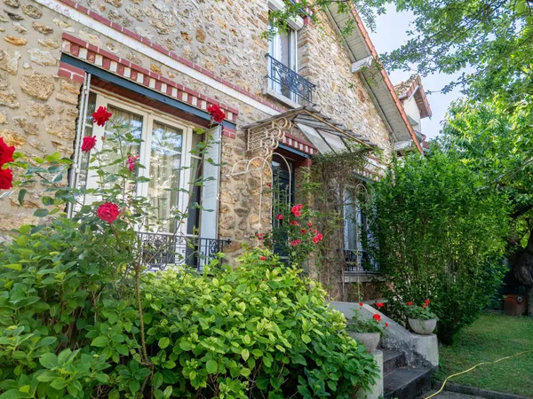 Jolie Meulière, plein centre, de 205 m² habitables