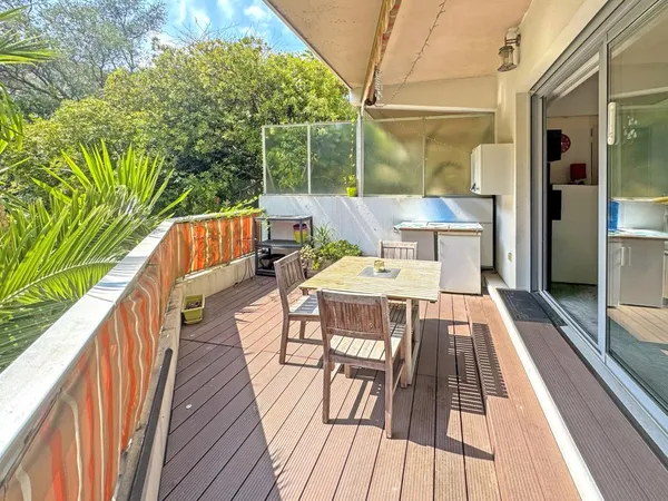 Studio avec coin nuit, terrasse, parking, piscine