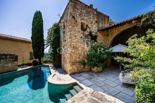 Maison 10 pièces 229 m²