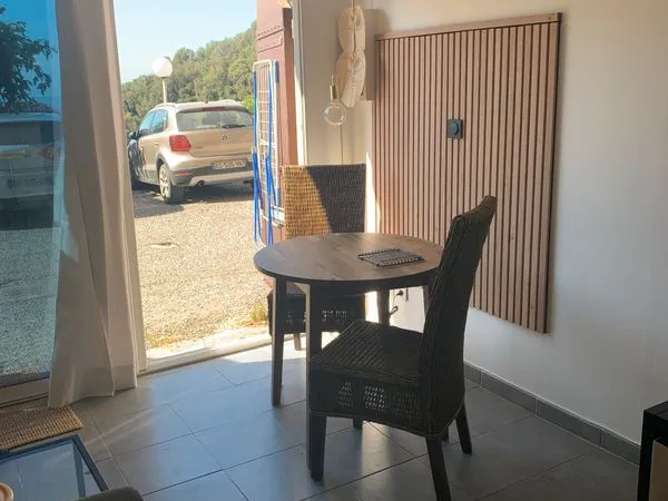 Studio à louer à l'année à Brando