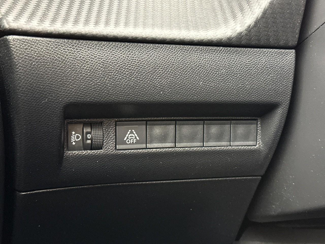 Peugeot 2008 puretech 100 s&s bvm6 style — photo 18