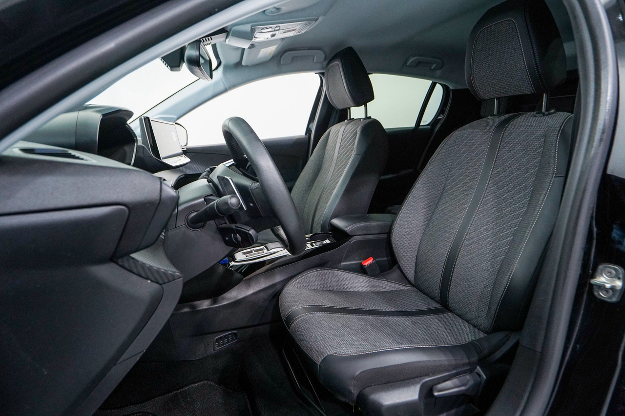 Peugeot 208 — photo 13