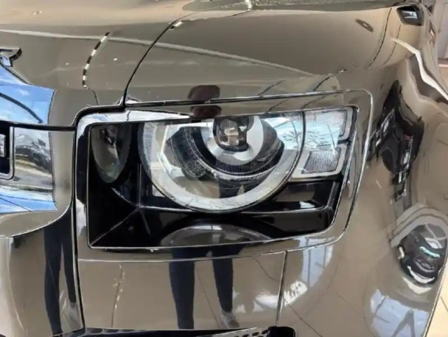 Land Rover Defender 110 2.0 p400e x-dynamic x — photo 28