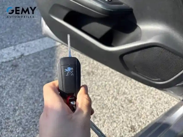 Peugeot 208 puretech 100 s&amp;s bvm6 — photo 70