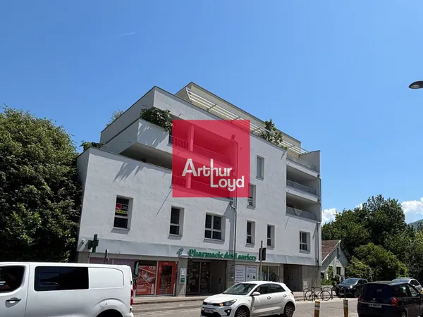 Local professionnel 225 m²