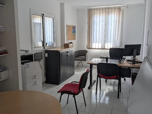 Local professionnel 136 m²