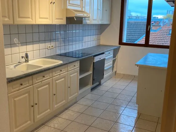 Appartement 3 pièces 74 m² avec garage et balcon