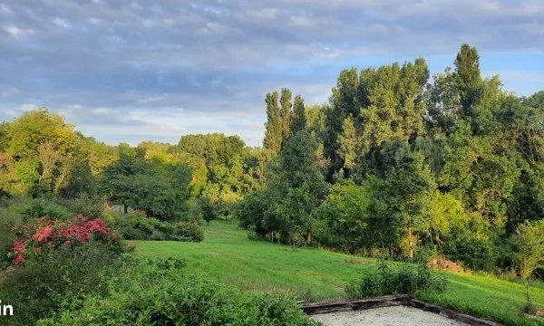 Titre : Farmhouse in the French countryside, long stays only, 1 hour 15 minutes south of Paris