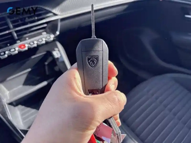 Peugeot 208 hybrid 100 e-dcs6 — photo 34