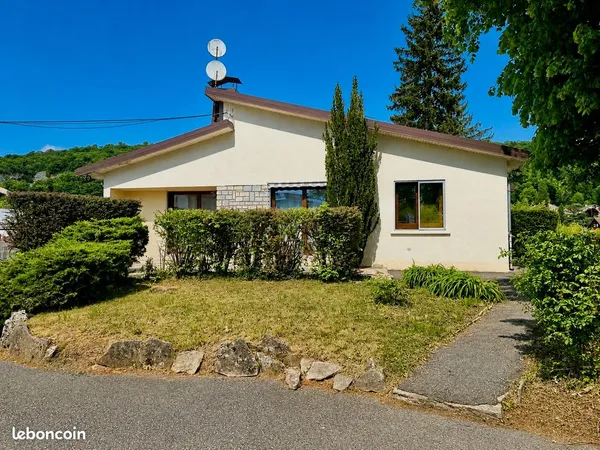 Maison 3 chambres - Terrasse, Grand jardin, garage et sous-sol - Bavans