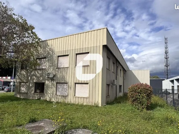 Local d'activité 958 m²