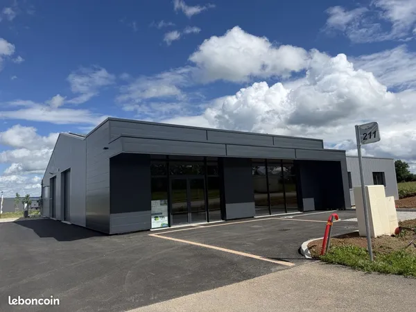 Local 286 m² Luc-la-Primaube