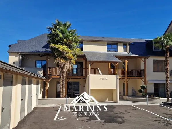 ARGELES-GAZOST - Appartement RDC de type 3 de 70m2, jardin, terrasse, cave et parking.