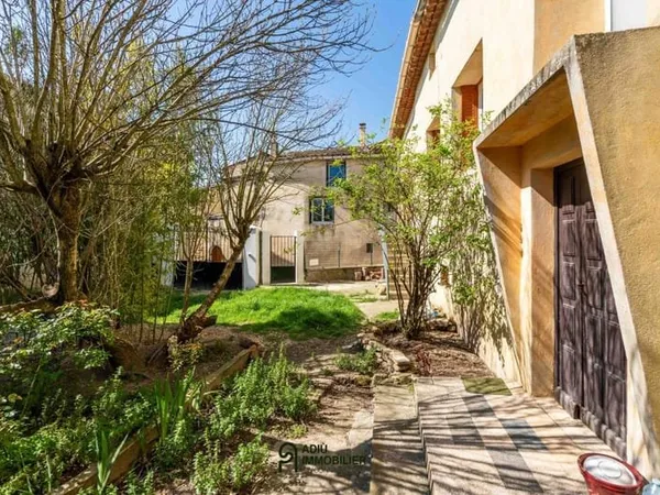Ancienne ferme de caractère à rénover avec deux logements indépendants dans la Vallée de Cèze