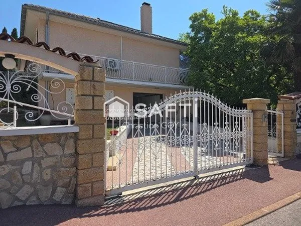 - 69720 - St BONNET DE MURE - 135 M² HABITABLE - 4 CHAMBRES - CENTRE VILLE A PIED -