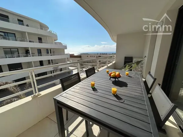 Magnifique T2 neuf avec petite vue mer