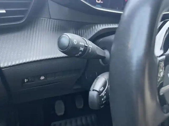 Peugeot 2008 puretech 130 s&amp;s bvm6 allure — photo 17