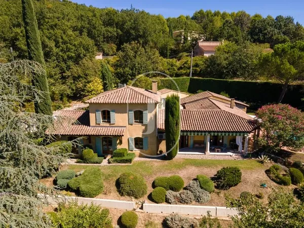 Propriété avec vue dominante à vendre dans la vallée de la Cèze