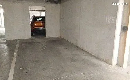Stationnement Location Angers   100€