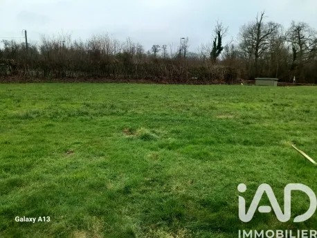 Terrain 700 m²