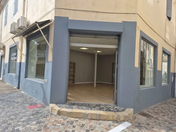 SUPERBE LOCAL PROFESSIONNEL DE 76 M2 + RESERVE