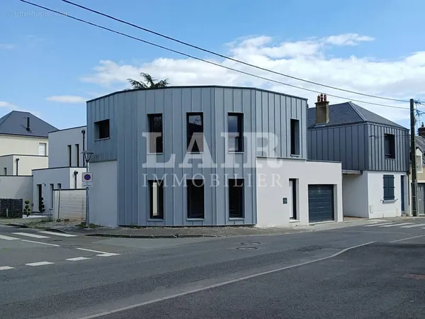 72- À vendre proximité centre-ville Coulaines ensemble immobilier à usage de bureaux ou d'habitation