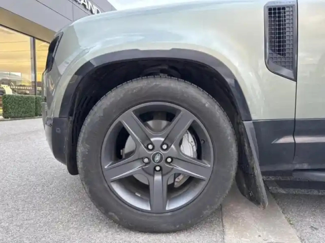 Land Rover Defender 110 2.0 p300e phev x-dynamic se — photo 11