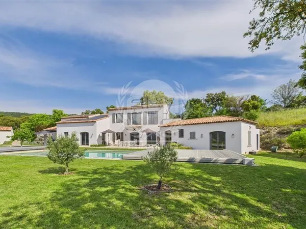 Maison 8 pièces 250 m²