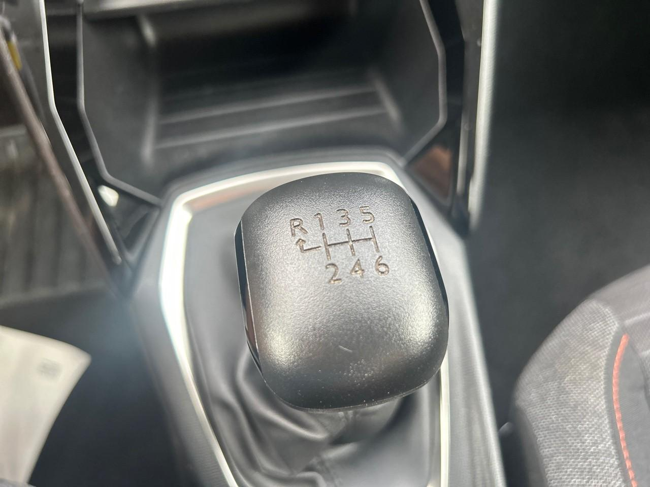 Peugeot 208 1.5 bluehdi 100 premium — photo 17
