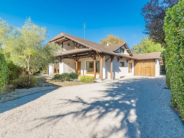 L'esprit landais réinventé : une maison familiale aux volumes généreux