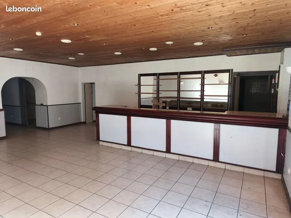 Local commercial 156 m² - Tous commerces, bureaux ou restauration - Longchaumois (39)