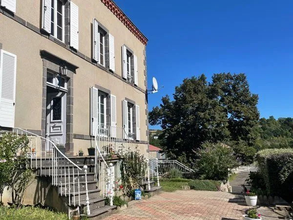 Exceptionnel - authentique maison vigneronne avec 2,8 hectares et plus de 1 200 m² de dépendances