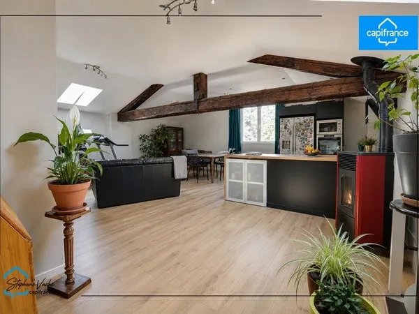 Appartement 94m2 3 pièces , 2 places de parking , terrain 100m2