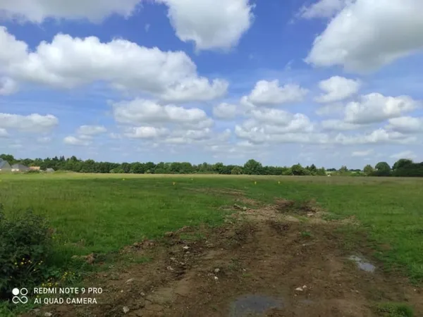 Terrain 700 m²