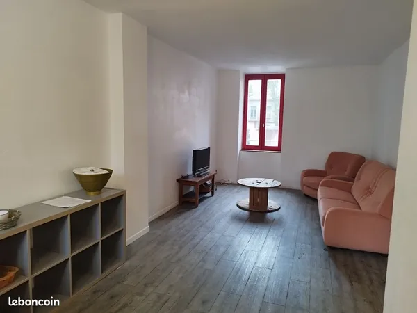 Intra-Muros, proche porte Saint-Lazare, T3 meublé de 62 m²