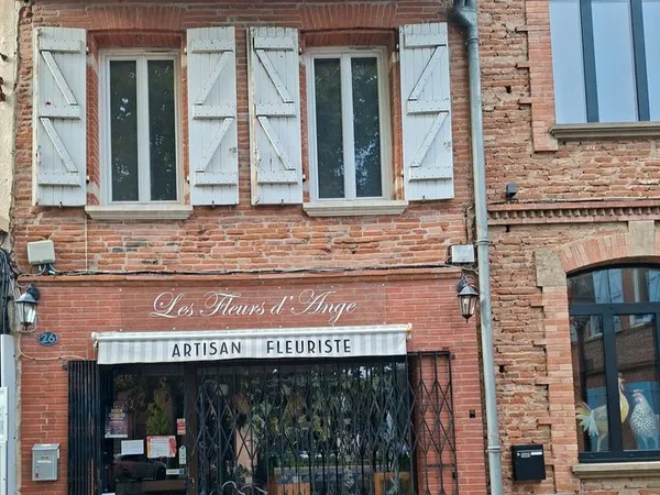 Maison de ville + local commercial / Place de l'Eglise